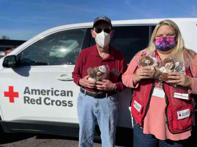 Communities-SamSchlossBearDelivery-RedCross-Photo-Turetzky-Feb2022